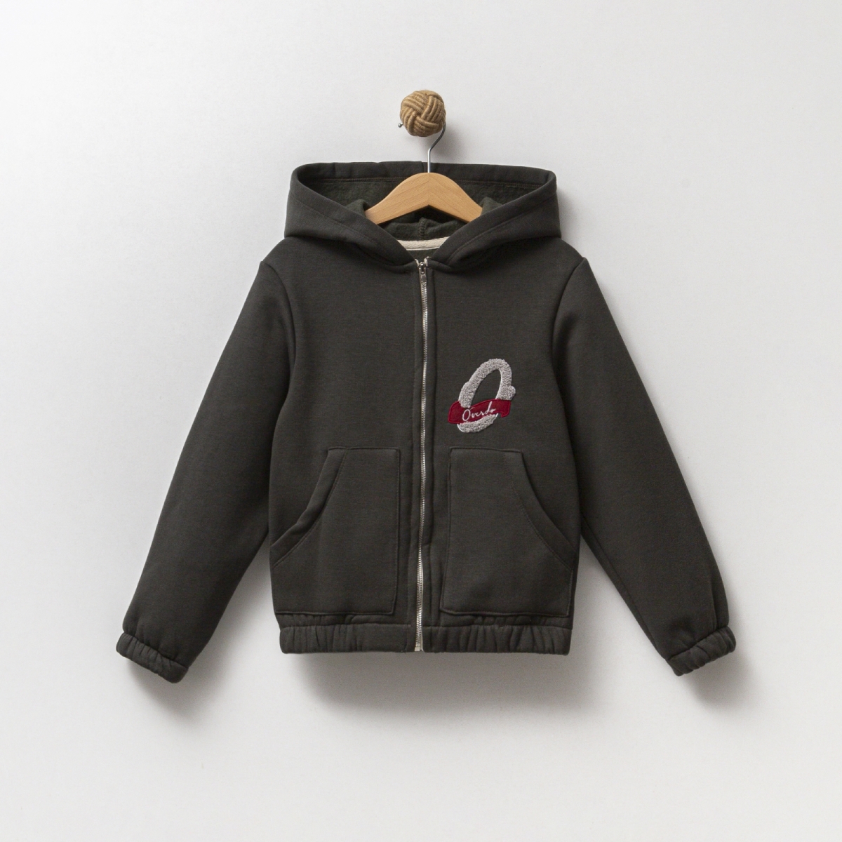 5-8 YAŞ ÜÇ İP KAPÜŞONLU NAKIŞLI HIRKA