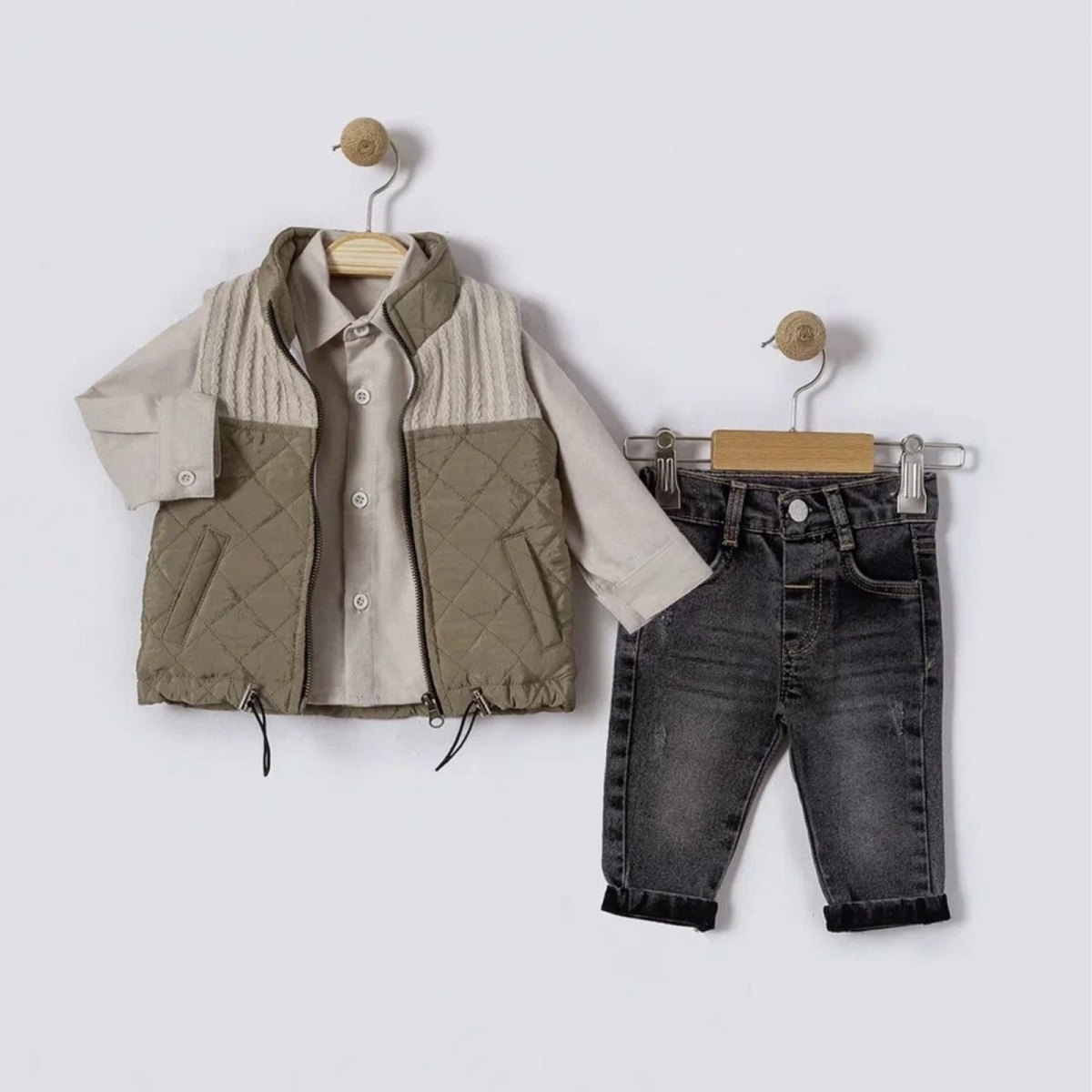 ERKEK 6/18 AY KAPİTONE TRİKO YELEKLİ TAKIM