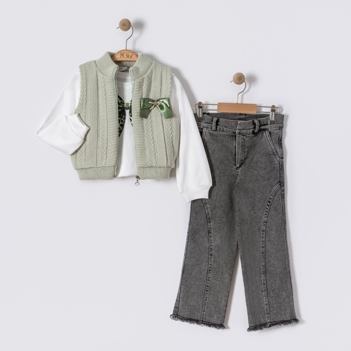 KIZ 2/5 YAŞ FİYONKLU TRİKO YELEKLİ TAKIM