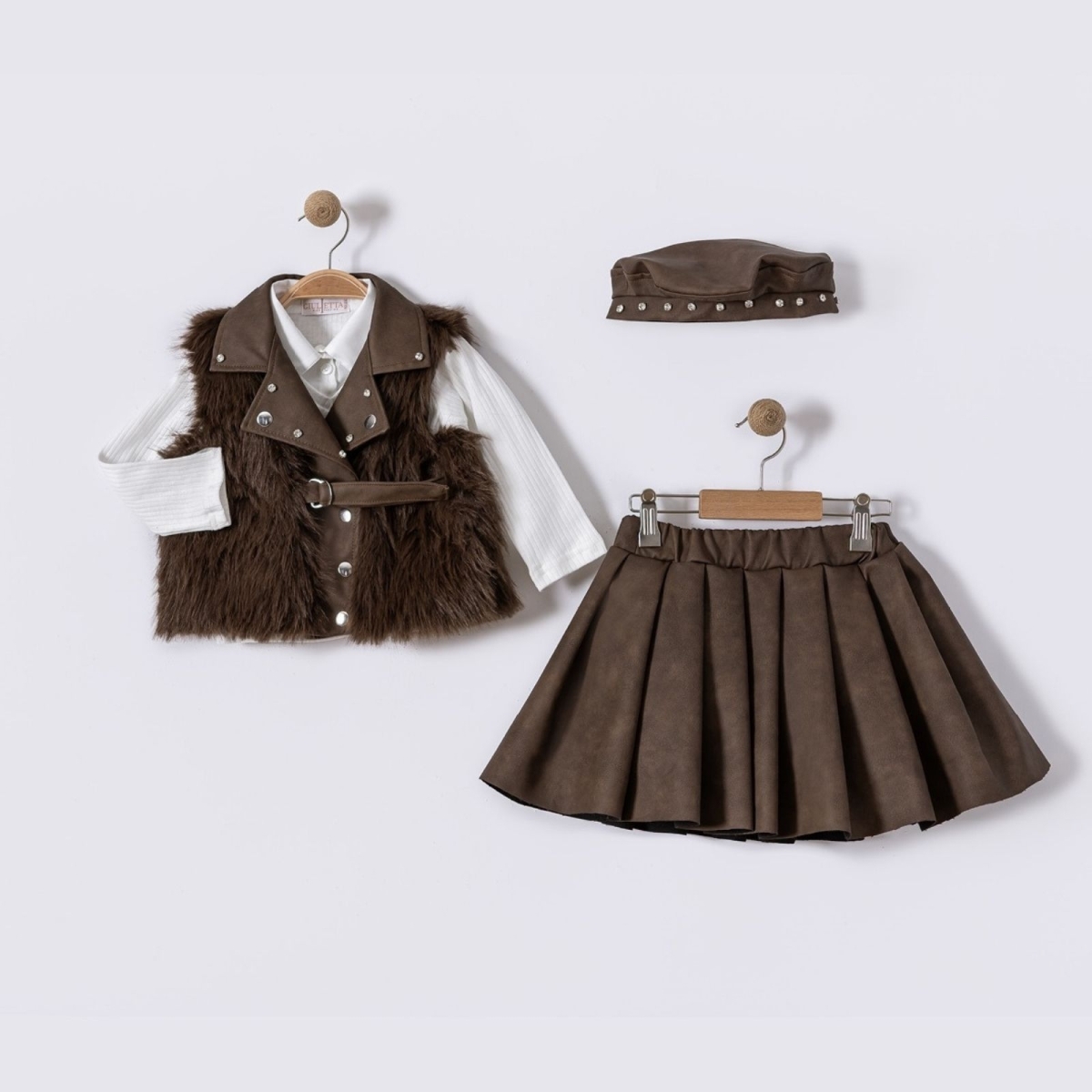 KIZ 2/5 YAŞ PELUŞ DERİLİ YELEKLİ GÜMÜŞ ŞAPKALI DÖR