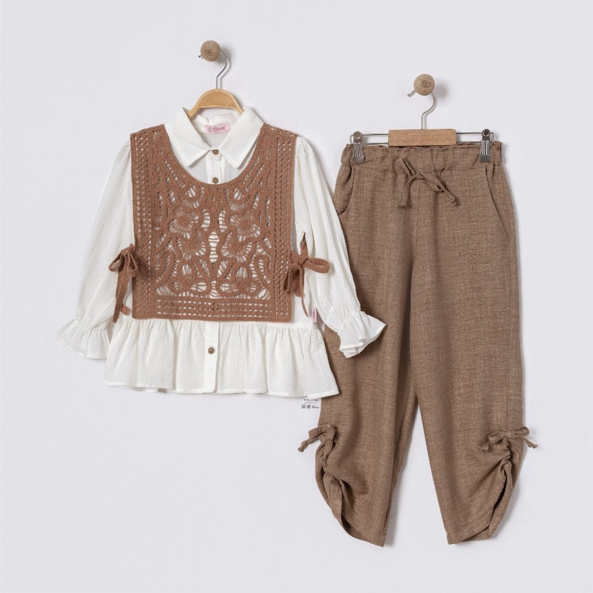 KIZ 6/12 YAŞ TRİKO YELEKLİ ÜÇLÜ TAKIM