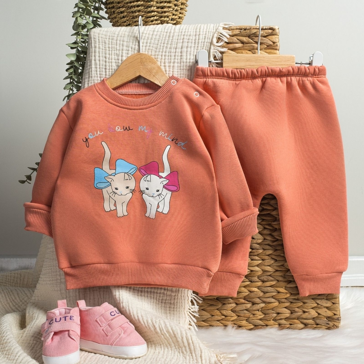 KIZ 6/24 AY FİYONKLU KEDİ BEBE TAKIM