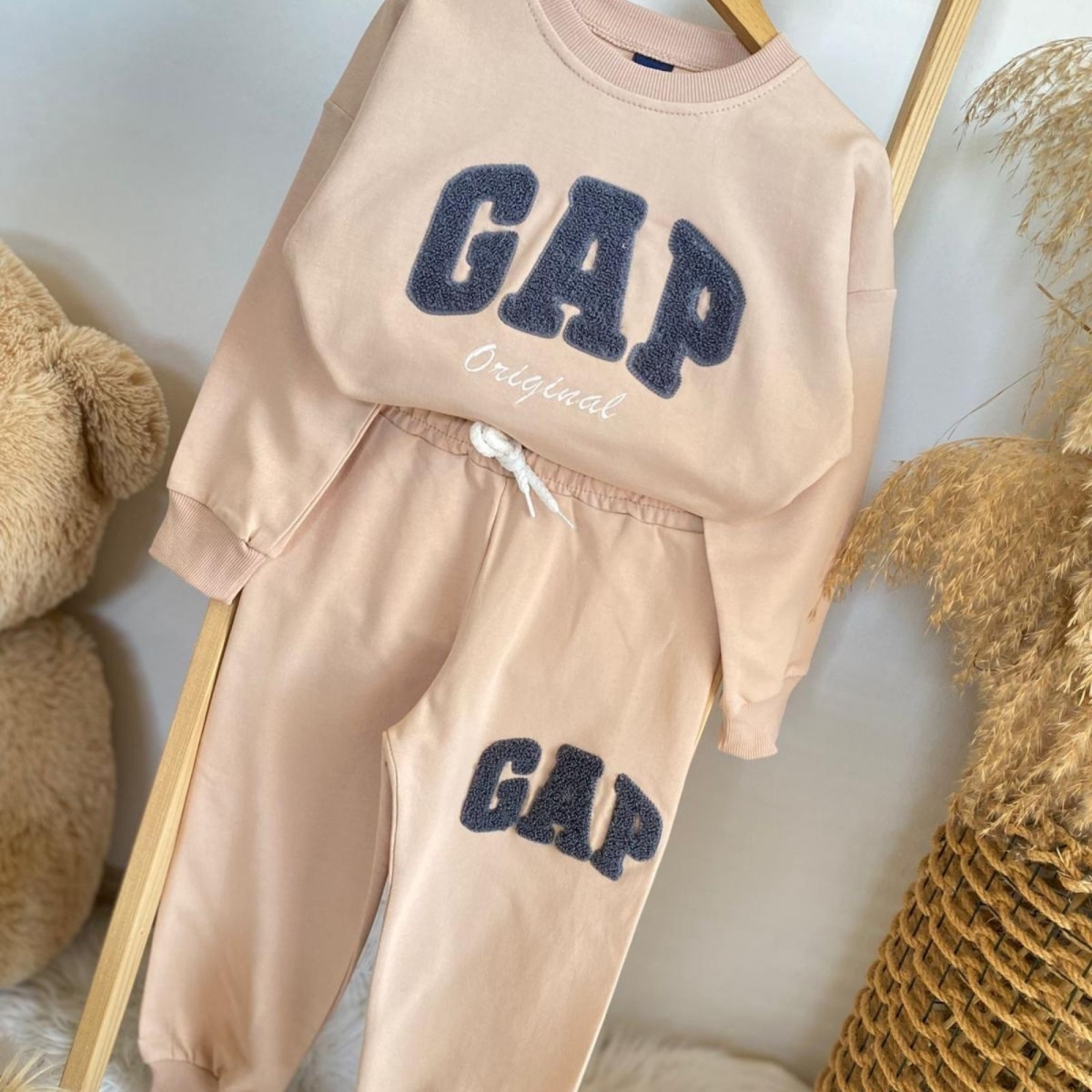 UNISEX 3/10 YAŞ BY GAP 2İPLİK SÜZÜNE NAKIŞ